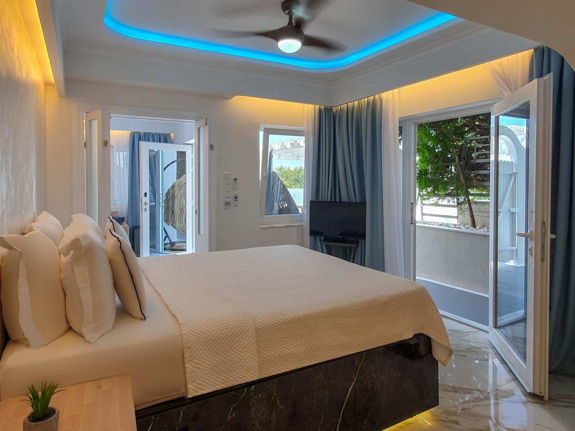 Panorama Suites & Spa - Adults Only Stomion  Room photo
